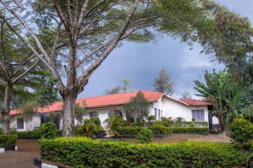 Kisumu House | Pet-Friendly Stay at Kwe Decasa with Family Amenities