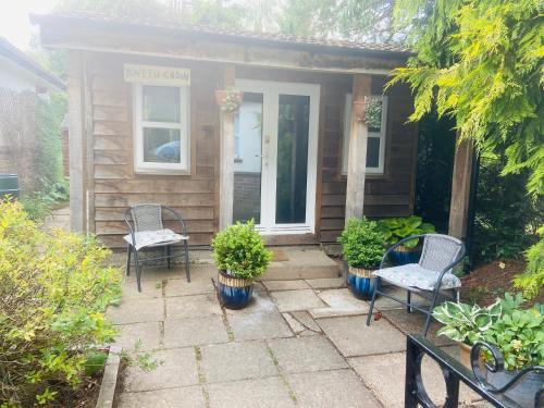 Headley House | Delightful Kwetu Cabin: Wheelchair Accessible & Breakfast Included