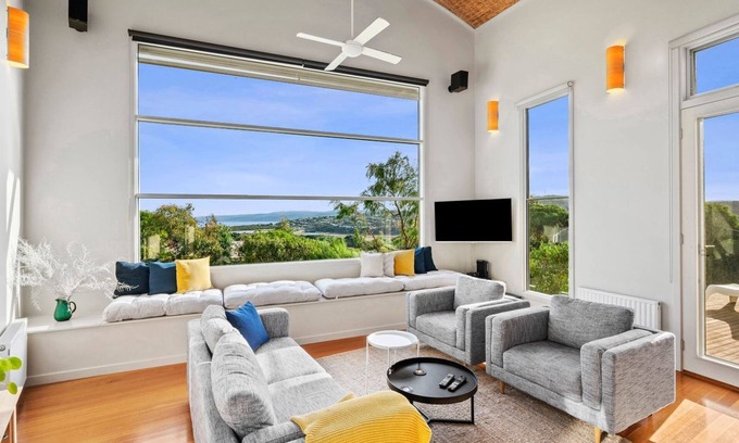 Aireys Inlet House | Kyarra: Cozy Oceanfront Retreat with Free Wi-Fi & Fire