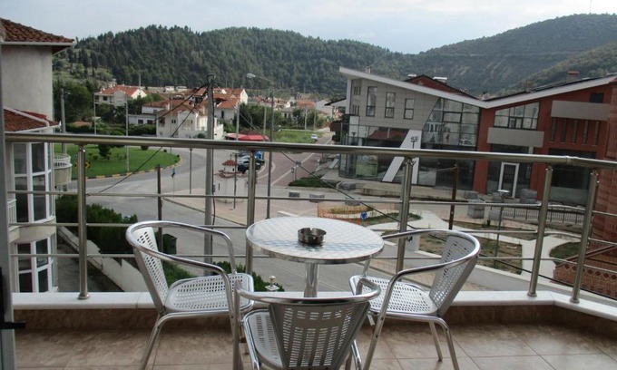 Kastoria House | Exceptional Kyknos De Luxe Suites with Child-Friendly Amenities