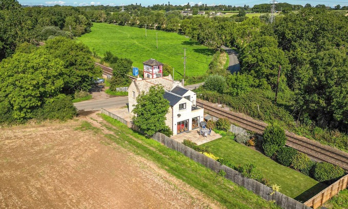 Stamford Cottage | Pet-Friendly Kylemore Railway Cottage with Cozy Open Fire