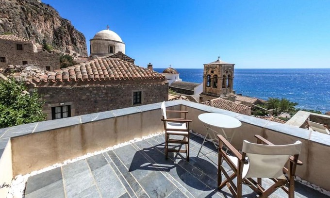 Monemvasia House | Discover Kyma Mansion in Monemvasia: 9.6 Rated Family Escape