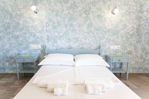Serifos Hotel | Beachfront Kyma Studios with Ocean View & Breakfast Included