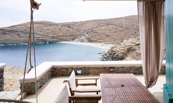 Kithnos House | Relaxing KYON Beach Suite - Steps from Skilos, Kythnos