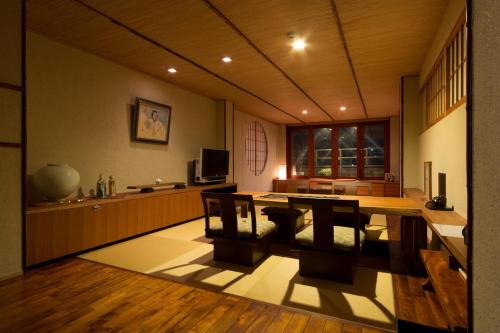 Central Kyoto House | Discover Kyotoya Sakuraan: Family-Friendly Hotel with Kitchen