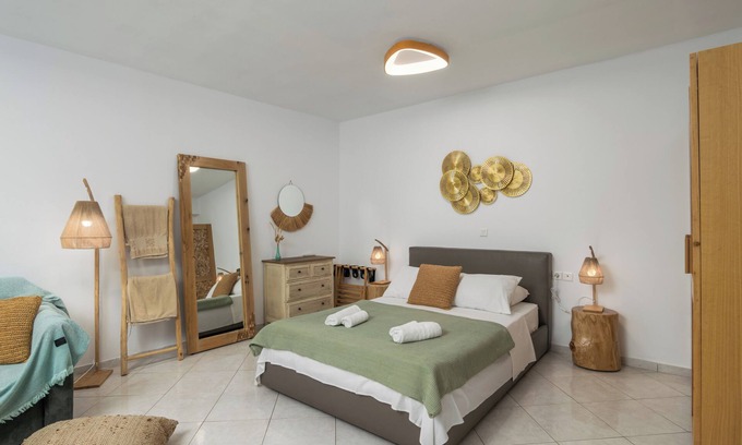 Milos House | Inviting Manolis and Filio Home in Plaka Village