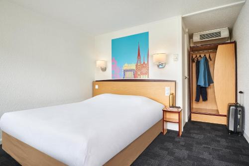 Evreux Hotel | Pet-Friendly Stay at Kyriad Direct Evreux with Breakfast
