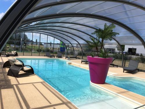 Dol-de-Bretagne Hotel | Relax at Kyriad Dol-de-Bretagne: Pool & Oceanfront Views