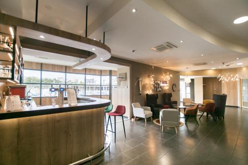 Limoges Hotel | Comfortable Stay at Kyriad Limoges Centre Gare - Atrium