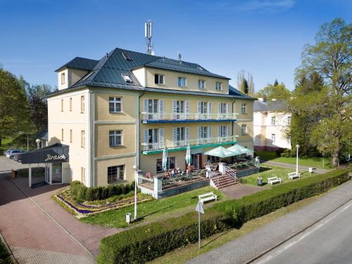 Konstantinovy Lazne Hotel | Lázeňský hotel Jirásek