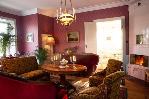Molnbo Bed & Breakfast | Inviting Långbro Gård in Mölnbo: Top-Rated with Hot Tub