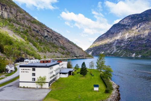 Laerdal Hotel | Discover Lærdal Hotel: Pet Friendly with Ocean Views