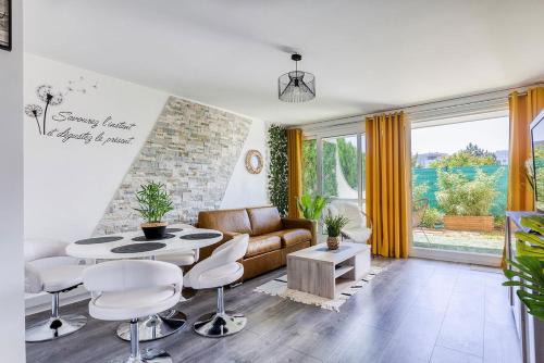 Noisy-le-Grand Apartment | Enchanting L'éclat Verdoyant de Noisy - Family-Friendly Escape