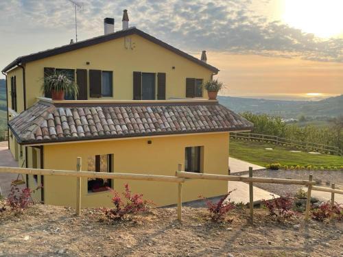 Ripatransone House | Discover Lí da Ste: Family-Friendly Stay with Pool Access