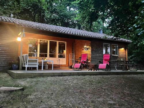 Listarum Apartment | Discover Lönnekullen: Cozy Summer Cottage in Österlen Woods