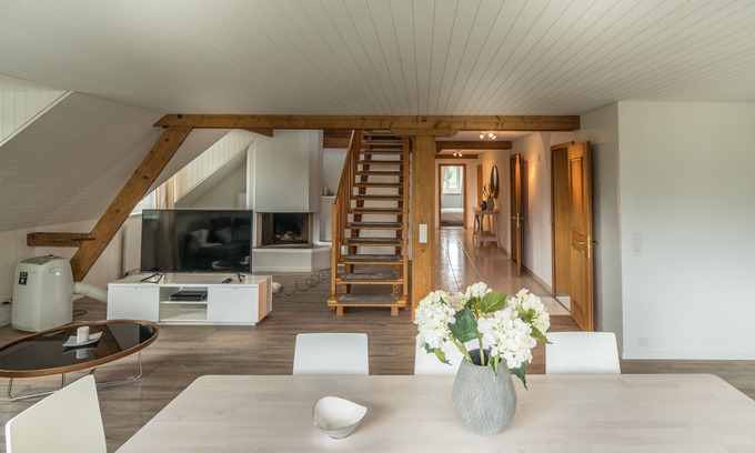 Old Town Apartment | Cozy Löwenplatz Apartment near Station with Top Amenities