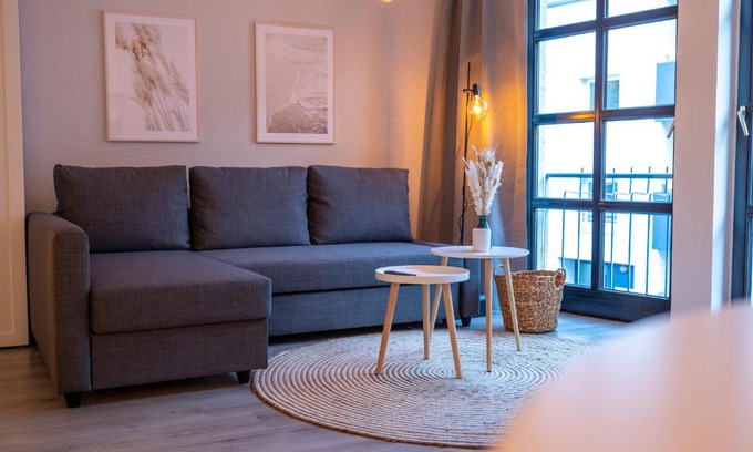 Klushof Apartment | Cozy Lüttje Bude with Private Parking & Family-Friendly Perks