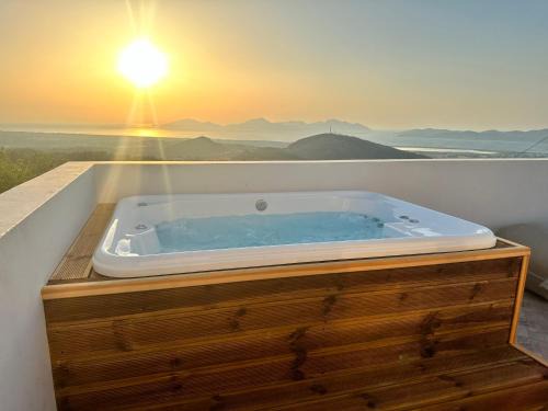 Lagoudi Zia House | Tranquil Oceanfront Retreat at LΟFT by Casa di Somnia
