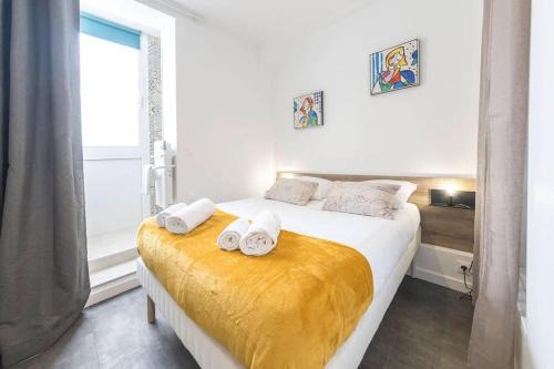 Saint-Helier Apartment | Cozy L'échapée: Renovated Apartment Near the Train Station