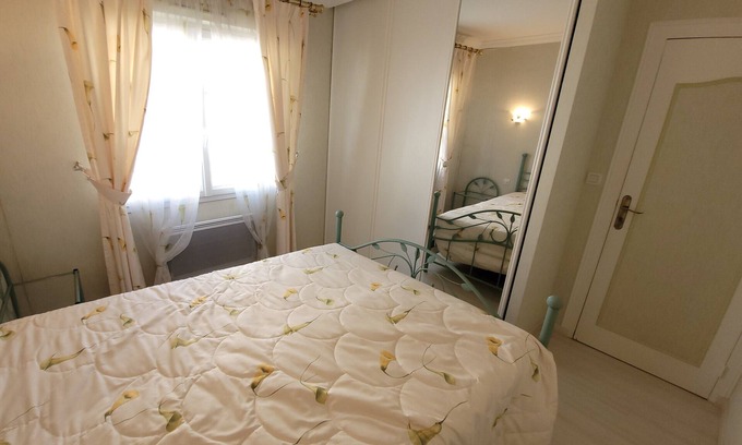 Le Croisic Apartment | Relax at L'échappée marine with Spa and Family-Friendly Amenities