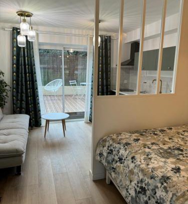 Chaponost Apartment | Cozy L'Écrin de Marie-Lou Studio - Family-Friendly Retreat