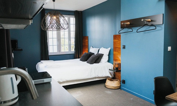 Mesnil-Val-Plage Apartment | Relax at L'écume: Cozy Room Steps from the Ocean