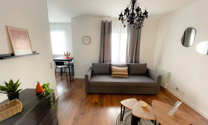 Calais Apartment | Perfect L'écureuil Studio: City Center Parking & Breakfast