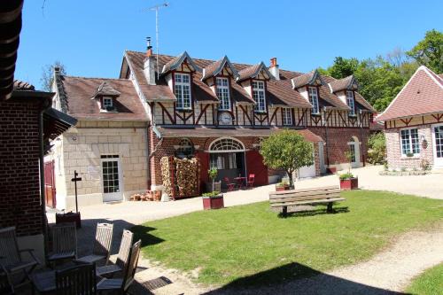 Vieux-Moulin House | Discover L'écurie de Vieux-Moulin: Pet-Friendly Retreat