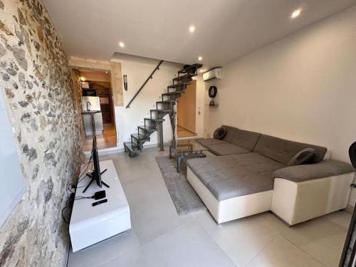 Fourques Apartment | Experience Elegance at L’élégance de la Pierre Hotel