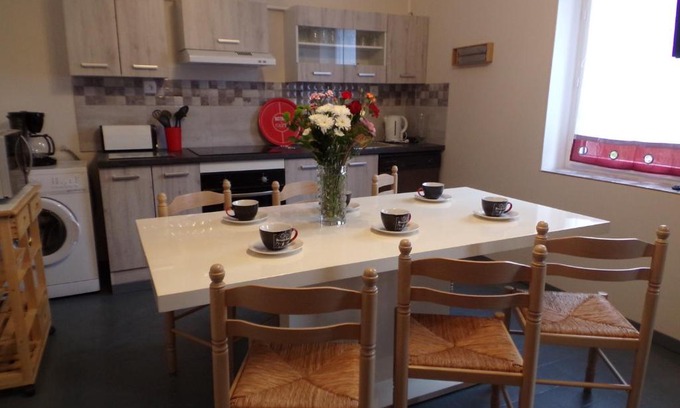 Vaumas House | Family-Friendly Getaway at L'escale de la Besbre - 8.8/10