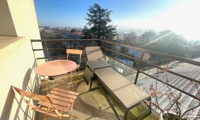 Besancon Apartment | Bright and Inviting L'étage Lumineux with Family Amenities