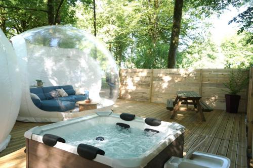 Noues de Sienne Cabin | Experience L'étape en forêt: Pet-Friendly Retreat with Spa