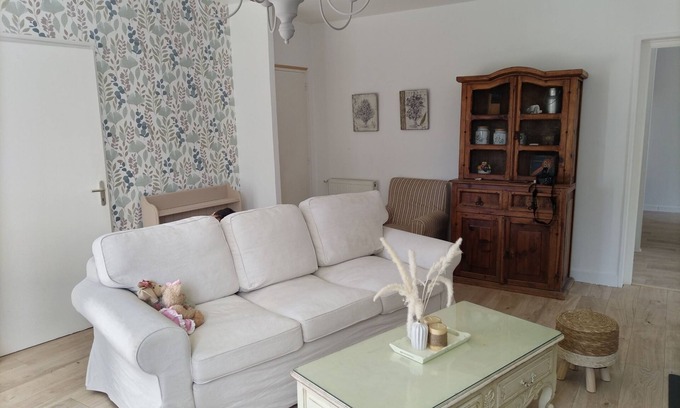 La Coquille House | Cozy Gîte for 6 with Pool and Breakfast in Campagne Chic