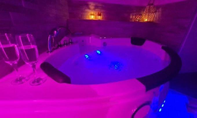 Joigny House | Tranquil Spa Retreat with Garden in Central Location
