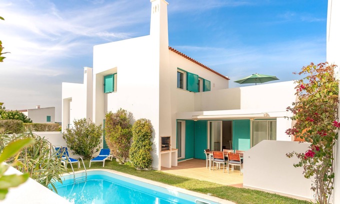 Prainha House | Experience L&A Villa with Private Pool and Ocean View