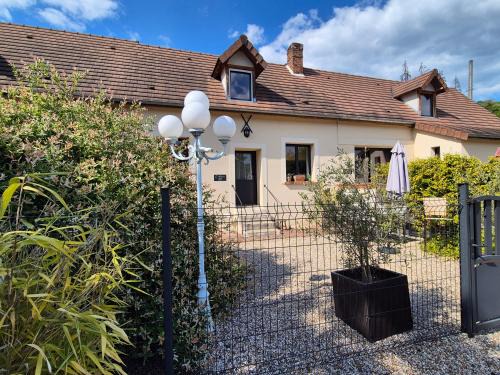 Sainte-Genevieve-les-Gasny Apartment | Discover Family-Friendly Comfort at L'Abaca 25