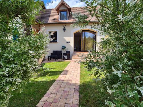 Sainte-Genevieve-les-Gasny House | Oceanfront Retreat at L'Abaca 23 - Rated 9/10 by Guests