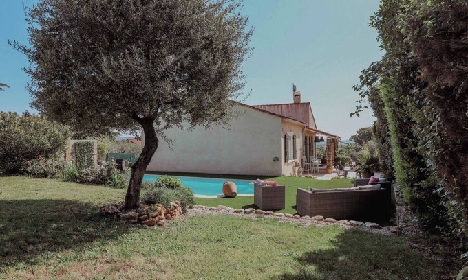 Connaux House | Relaxing Retreat at L'Abeliano with Pool near Uzès