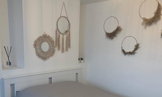 Noisy-le-Sec Apartment | Pet-Friendly Retreat at L'agréable with Family Amenities