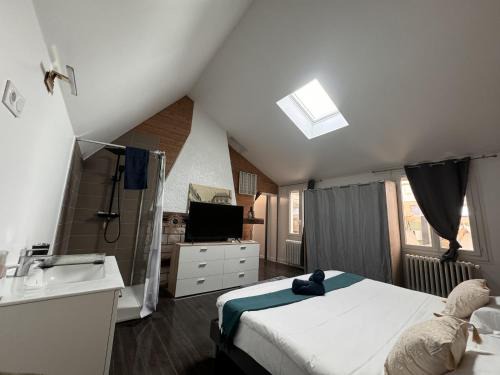 Ecommoy Apartment | Family-Friendly L Agreable Suite near Circuit Reve au Mans