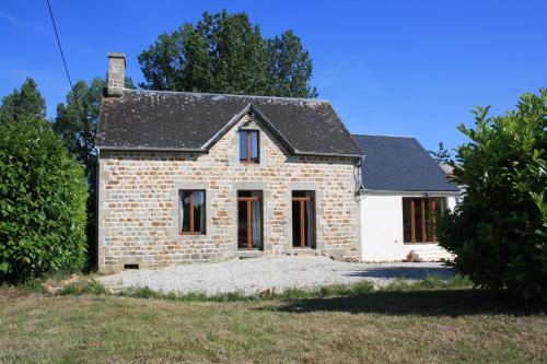 Mortain-Bocage House | Oceanfront Getaway at L'Aide Frechu with Family-Friendly Perks