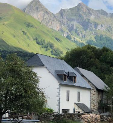 Accous Bed & Breakfast | Discover L 'Air d'Aspe: Oceanfront Oasis with Pool & Spa