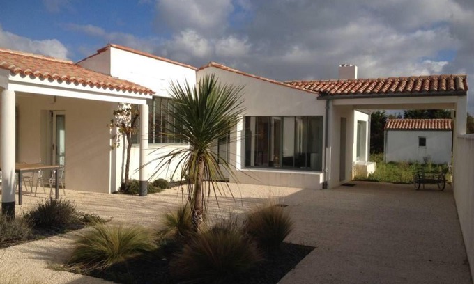 Ile-d'Aix Villa | Discover L Aixcale: Family-Friendly Comfort Awaits You