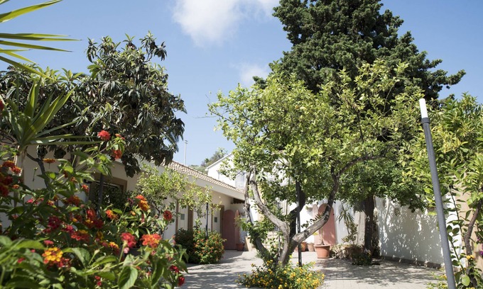 Porto Empedocle Bed & Breakfast | Budget-Friendly Stay at L'Albero with Family Amenities