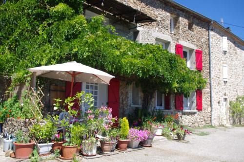 Vals-les-Bains House | Family-Friendly Getaway at L'aligier - Les Gites de Pierregras