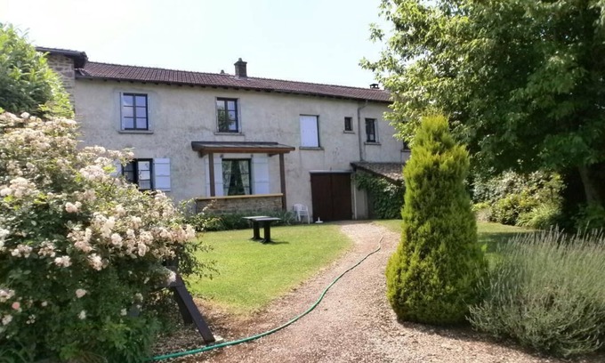 Leynes House | Discover L' Allée des Pommiers: Family and Pet Friendly Retreat