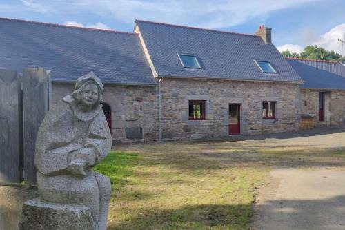 Plouaret House | Exceptional L'amour Breizh: Pet-Friendly Retreat with Fireplace