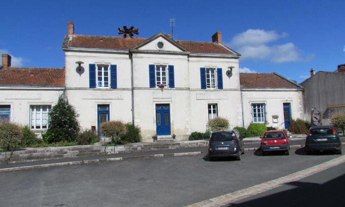 Foussais-Payre House | Discover L'Ancien Hôtel de Ville: 9/10 Guest Rated Escape