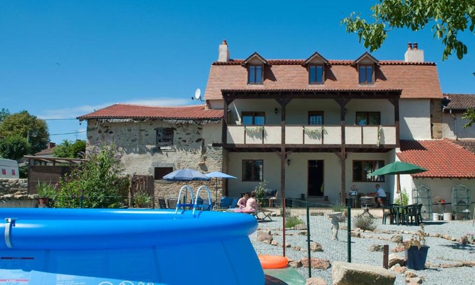 Voulons Bed & Breakfast | Beautiful L'Ancien Presbytère: Poolside Retreat Awaits