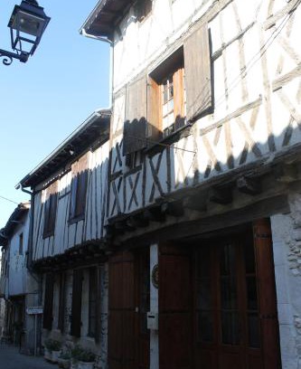 Casteljaloux Apartment | Pet-Friendly Haven at L' Ancien Relais de Poste - Margot